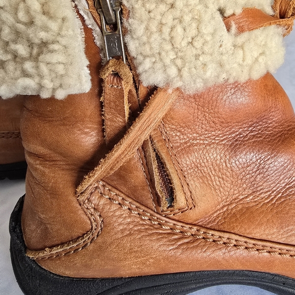 UGG Boots Tan Brown Leather Women's Size 7 Sheepskin Lined Waterproof F8007G - Picture 9 of 12